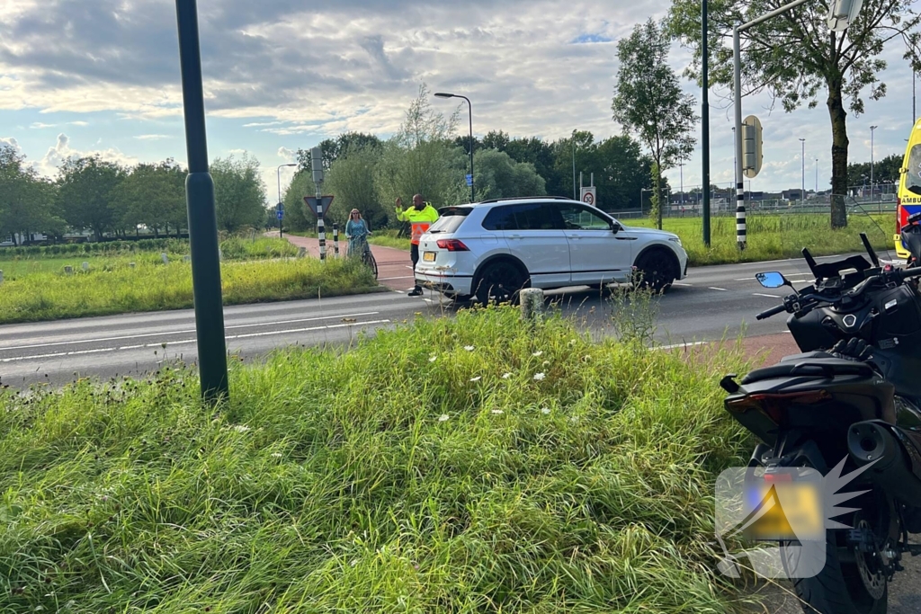 Twee scooters met elkaar in botsing op kruising