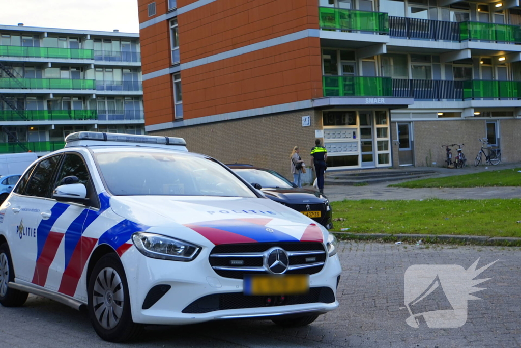 Politie druk met loslopende hond van beschonken bewoner