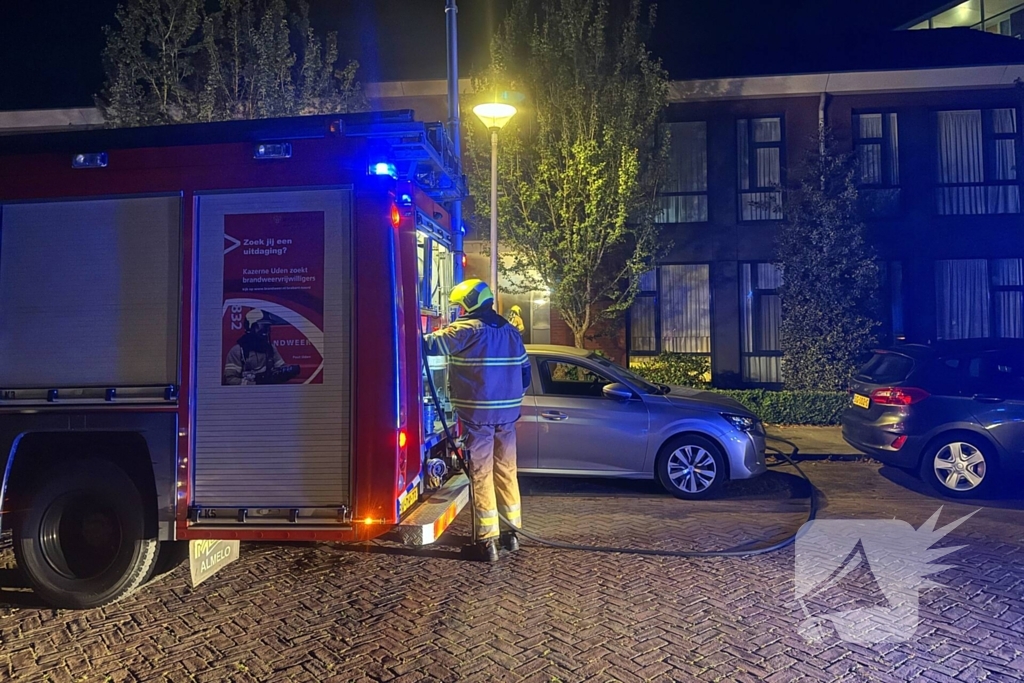 Brandweer blust brand in meterkast