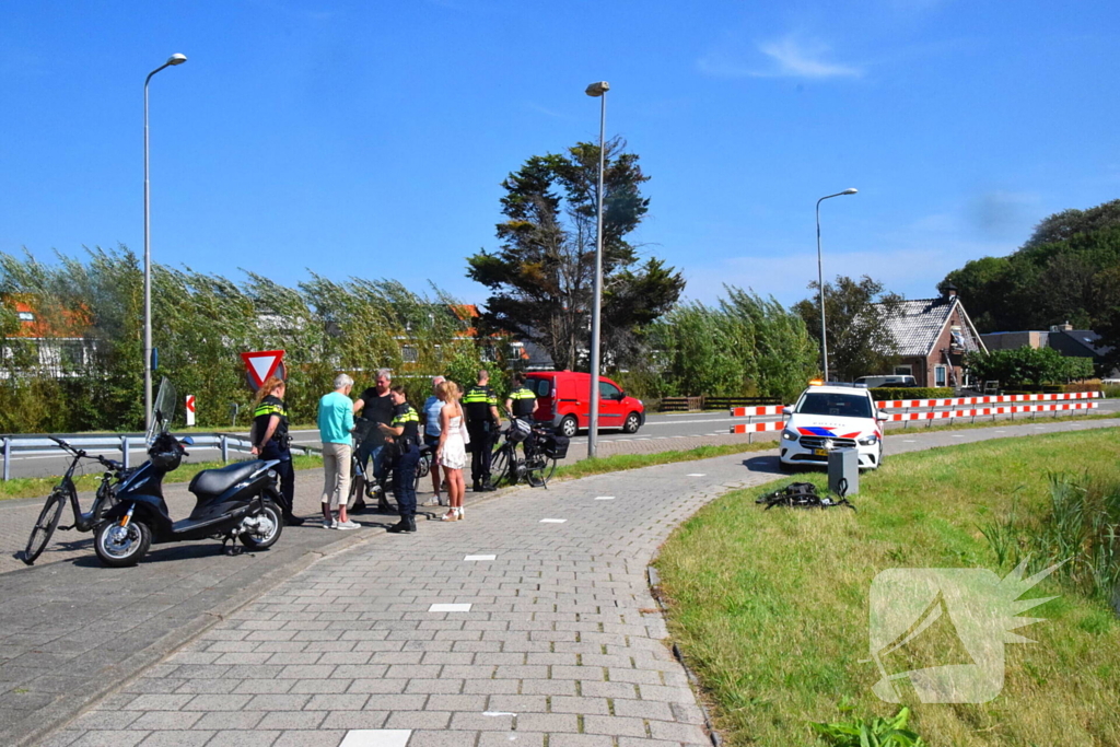 Persoon op fiets aangereden door scooterrijder