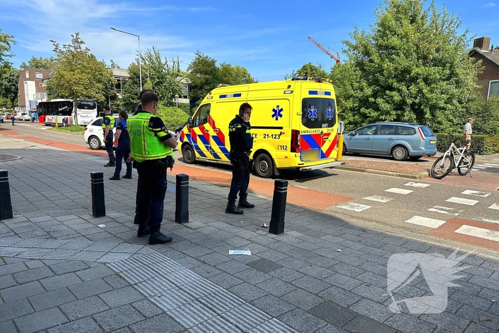 Fietser geschept door vrachtwagen