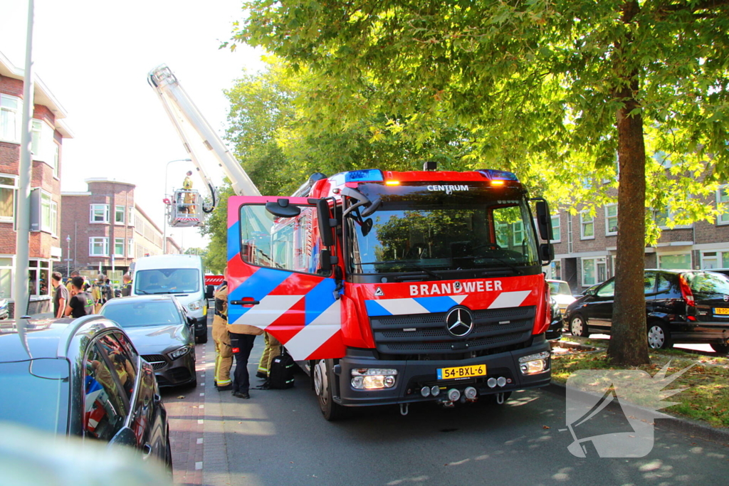 Brandweer heeft grote moeite om woning binnen te komen