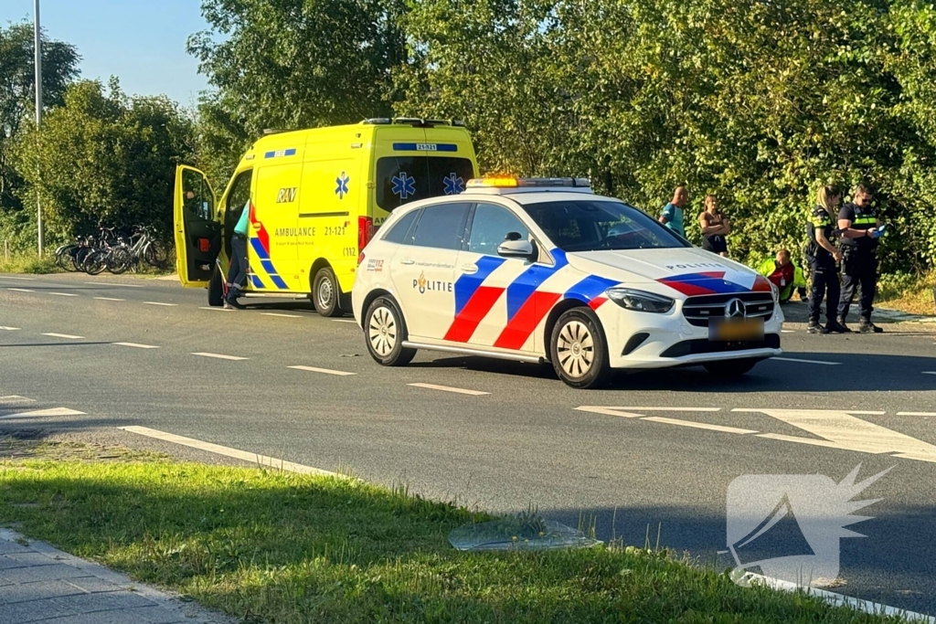 Motorrijder botst achter op personenauto