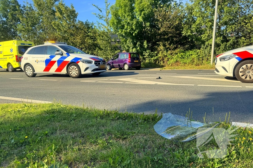 Motorrijder botst achter op personenauto