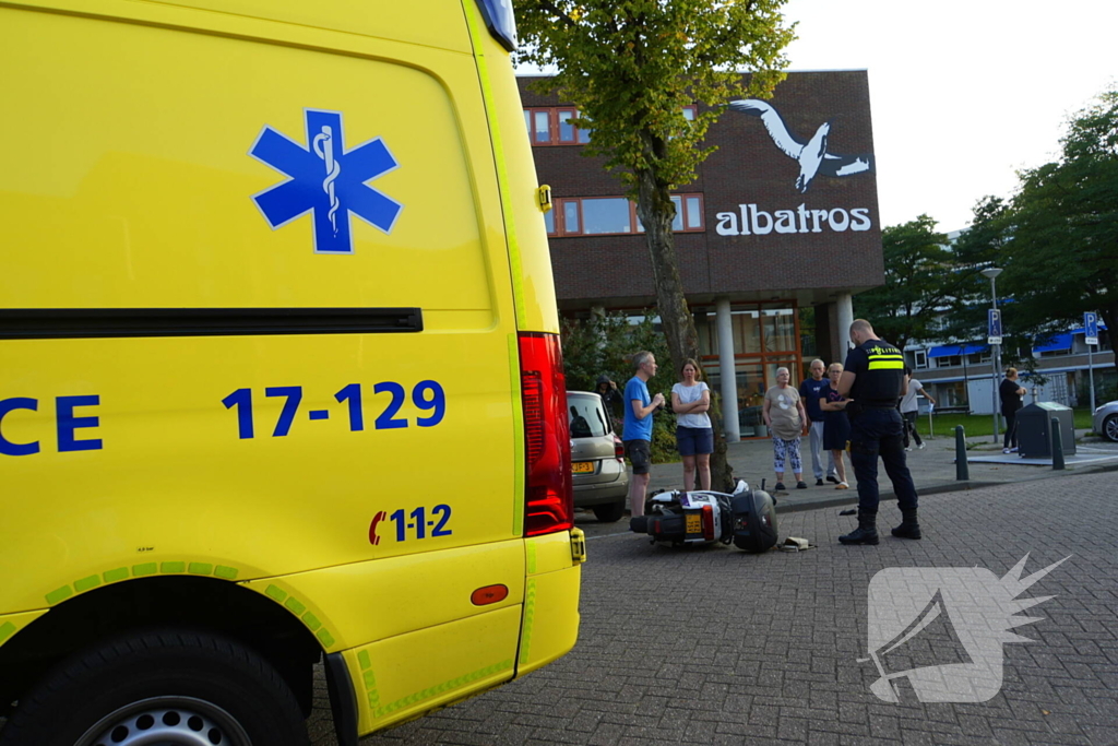 Opzittenden deelscooter gewond na val