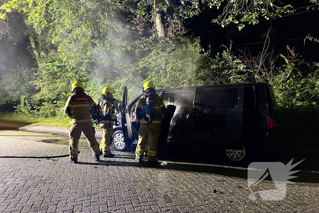 Wederom brand gesticht in auto, verdachte spoorloos