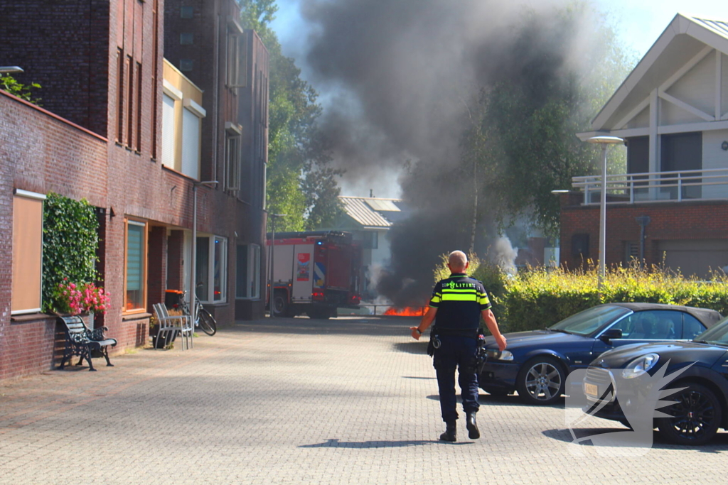 Brand op boot met grote hoeveelheid brandstof