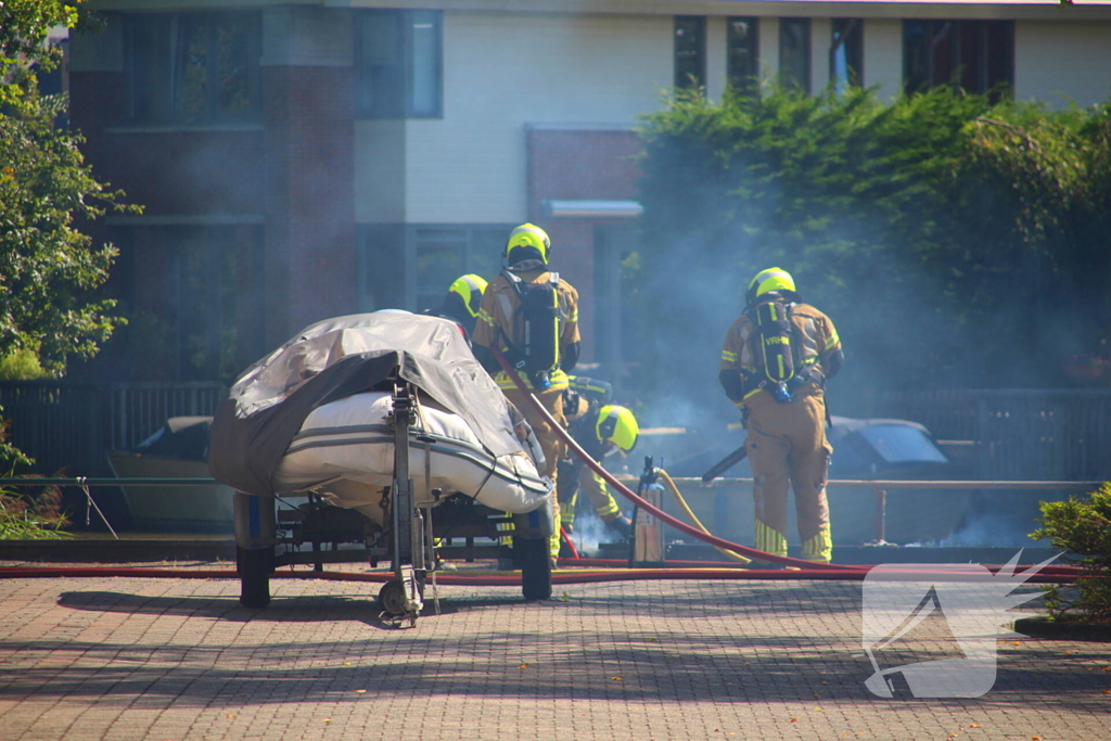 Brand op boot met grote hoeveelheid brandstof