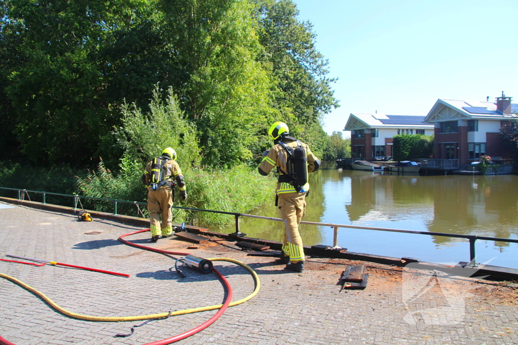 Brand op boot met grote hoeveelheid brandstof