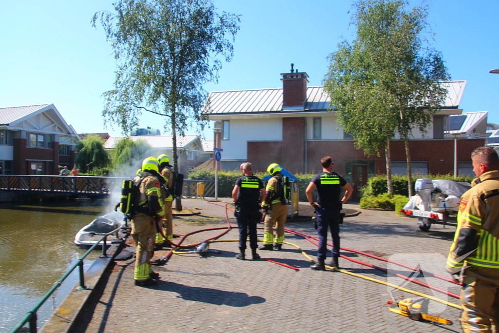 Brand op boot met grote hoeveelheid brandstof