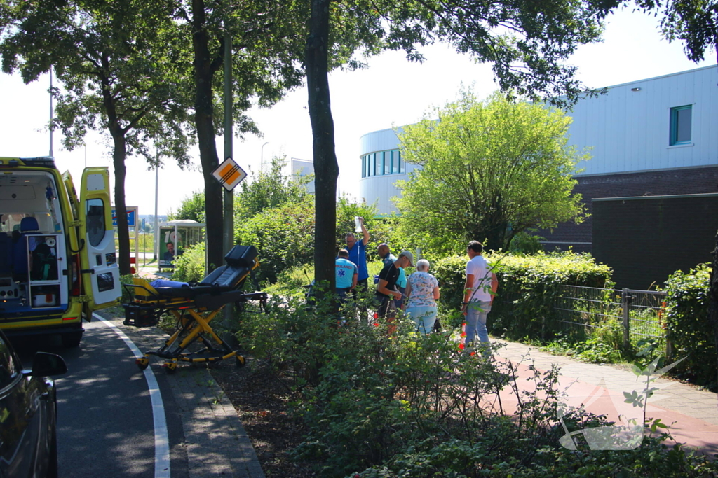 Scootmobielbestuurder gewond bij botsing met brommer op fietspad