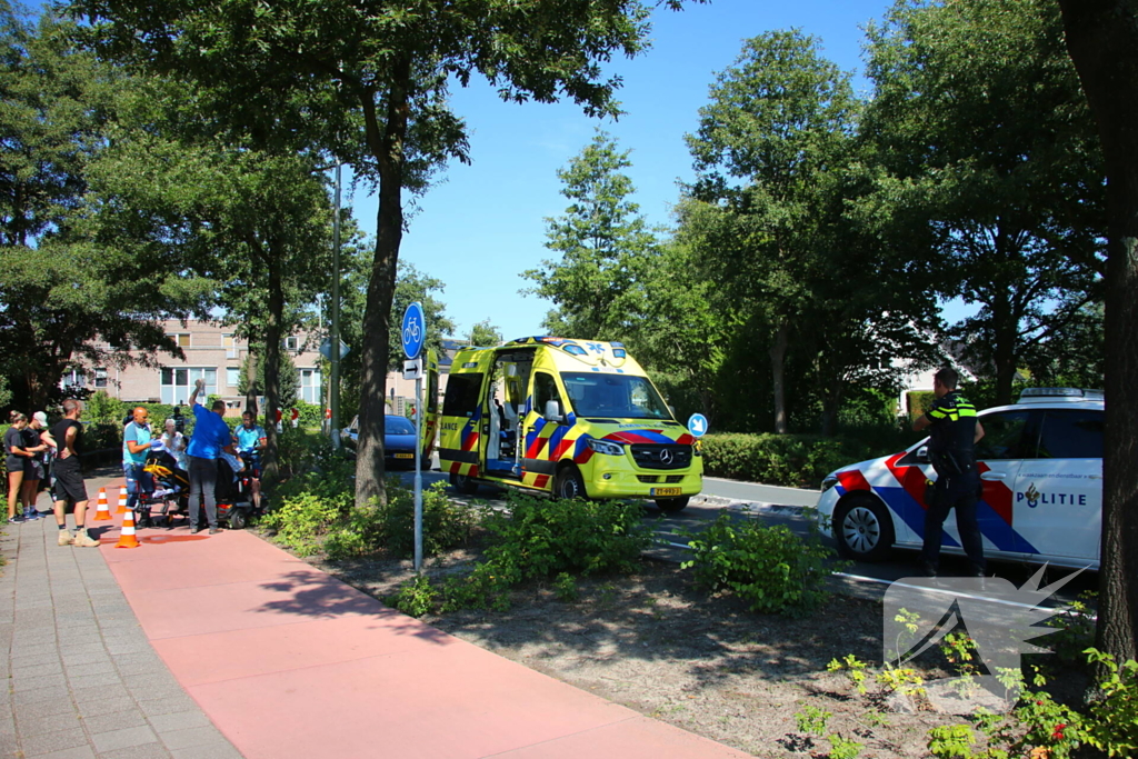 Scootmobielbestuurder gewond bij botsing met brommer op fietspad