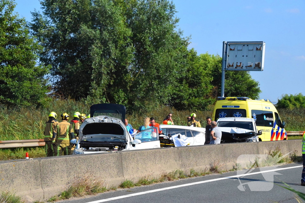 Meerdere voertuigen betrokken bij ongeluk op snelweg