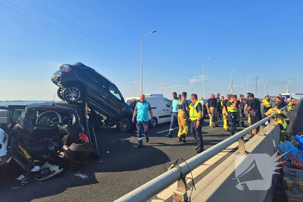 Zeer ernstig ongeval op snelweg Haringvlietbrug