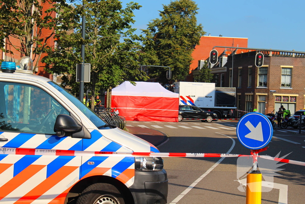 Persoon overleden na aanrijding met vrachtwagen