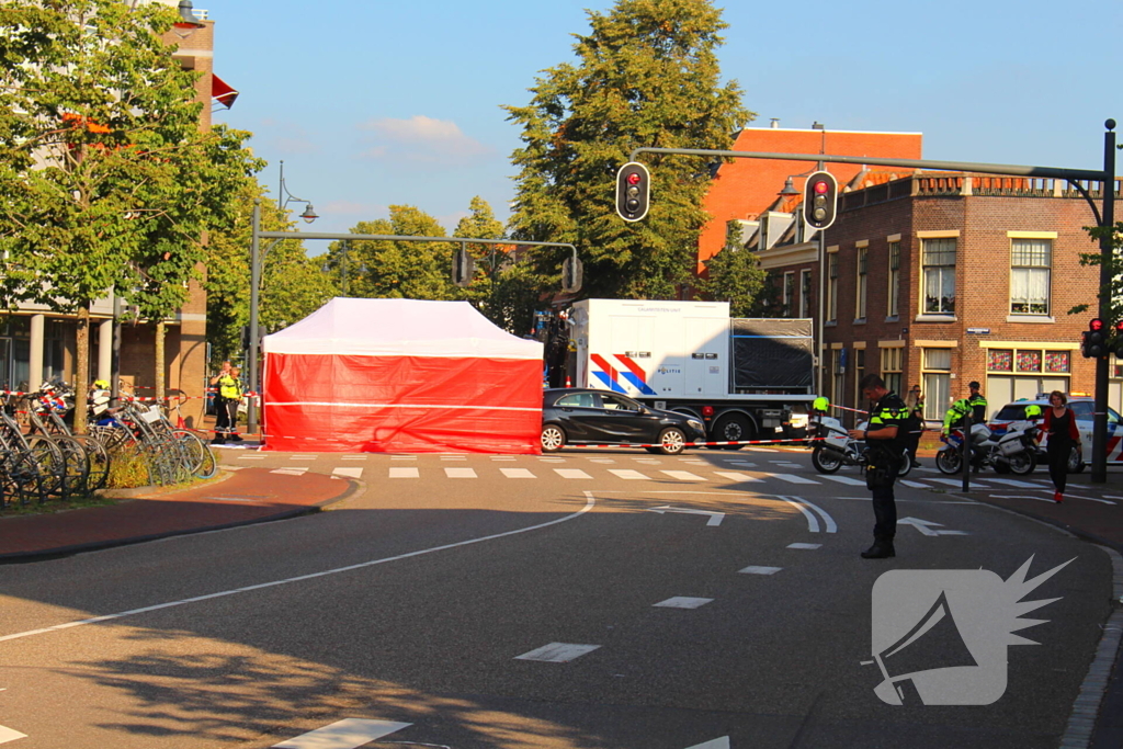 Persoon overleden na aanrijding met vrachtwagen