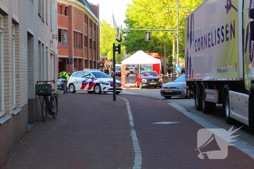 Persoon overleden na aanrijding met vrachtwagen