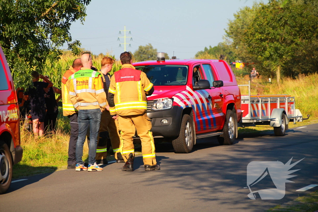 Tientallen meters bermbrand achter spoor moeilijk bereikbaar