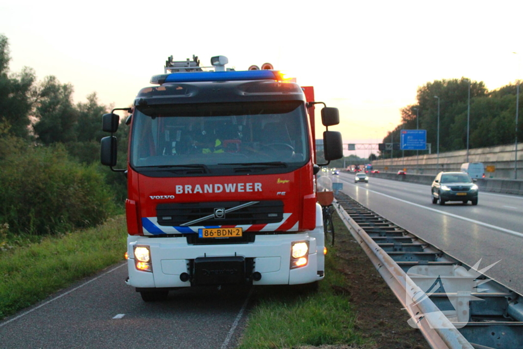 Brandweer blust buitenbrand