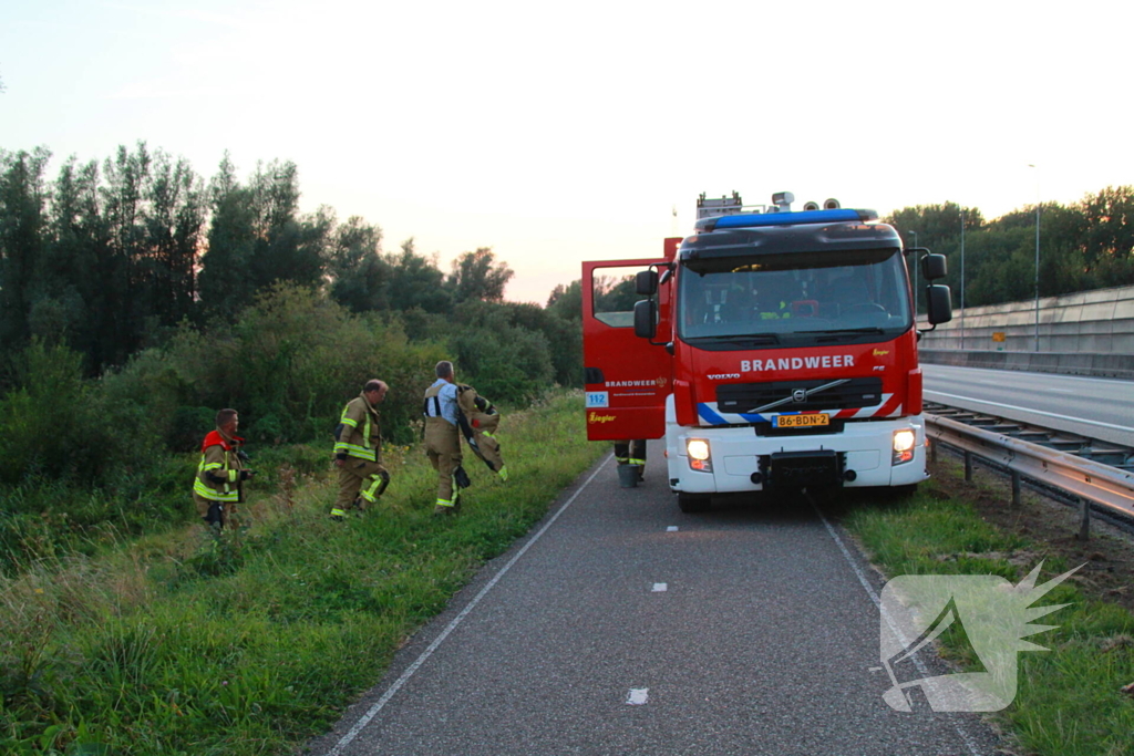 Brandweer blust buitenbrand