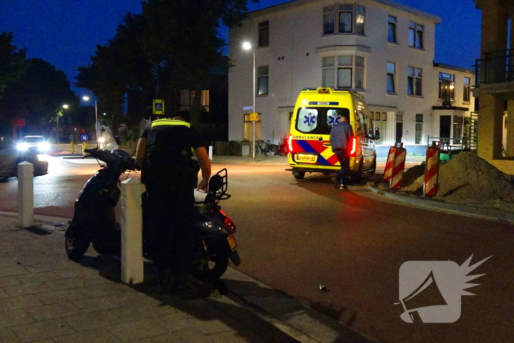 Scooterrijdster naar het ziekenhuis na botsing met auto