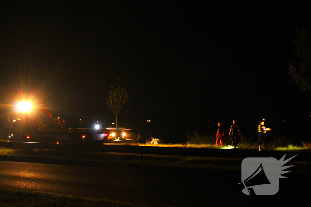 Auto belandt in sloot na eenzijdige aanrijding