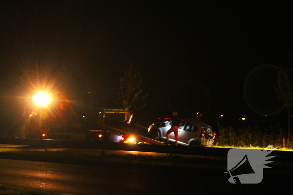 Auto belandt in sloot na eenzijdige aanrijding