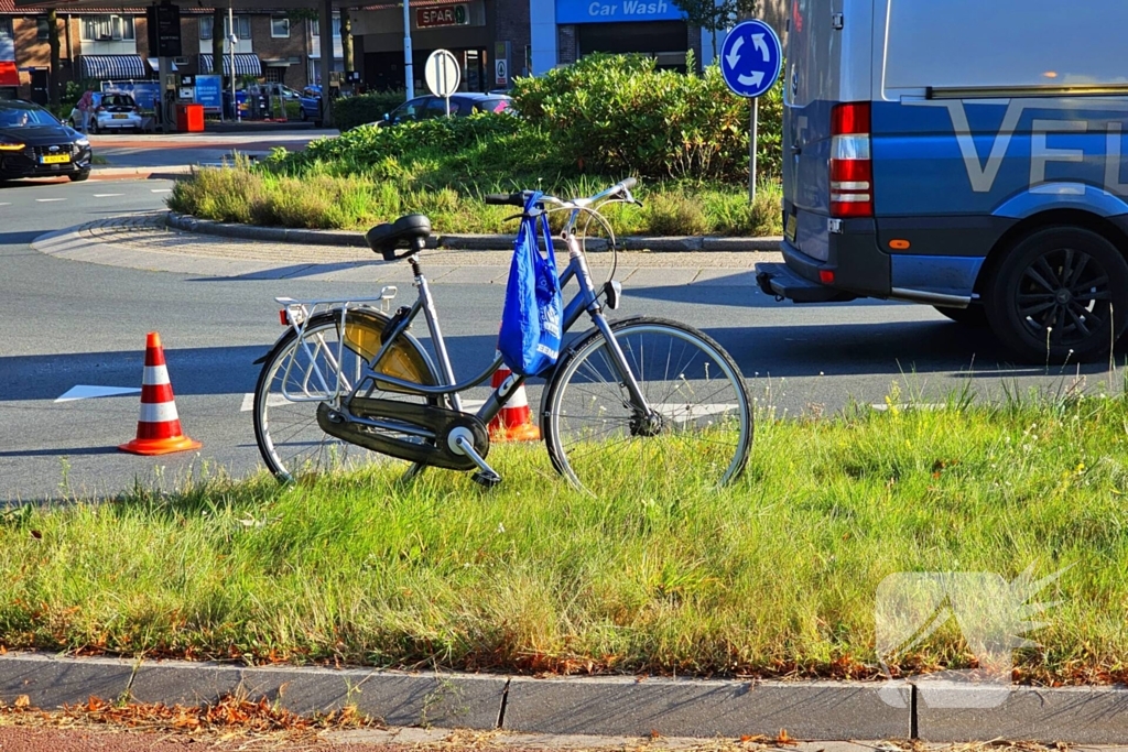 Fietser gewond bij botsing met bestelbus