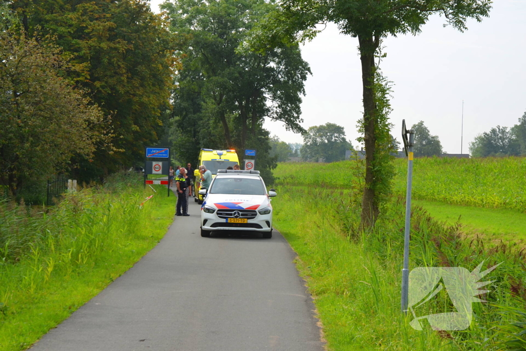 Vrouw op scootmobiel uit water gered na ongeval