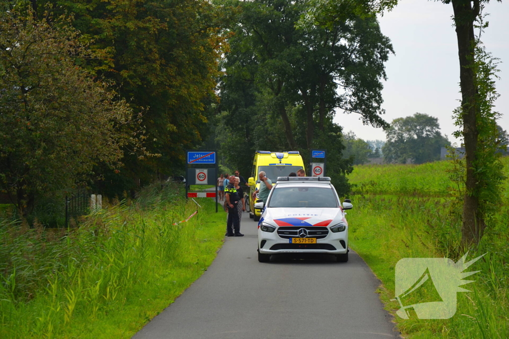 Vrouw op scootmobiel uit water gered na ongeval