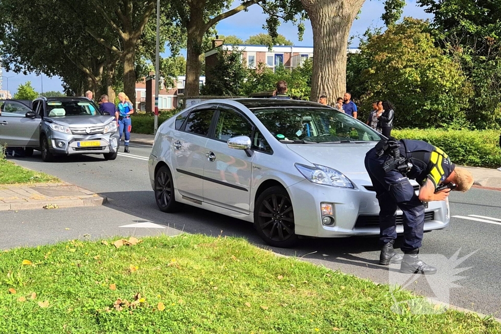 Schade aan twee voertuigen bij kop-staart botsing