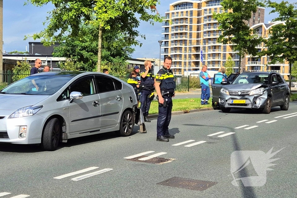 Schade aan twee voertuigen bij kop-staart botsing