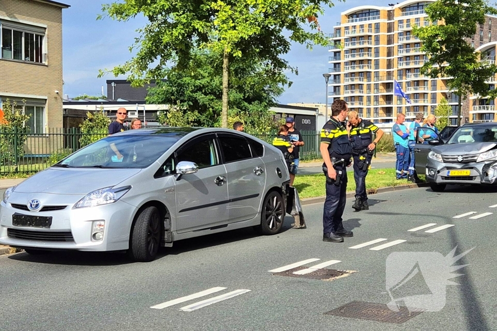 Schade aan twee voertuigen bij kop-staart botsing