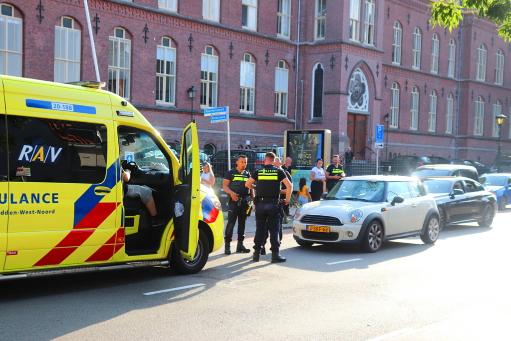 Persoon gewond bij botsing met auto