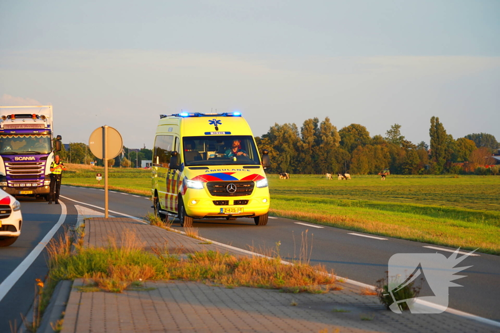 Automobiliste belandt in water en raakt gewond