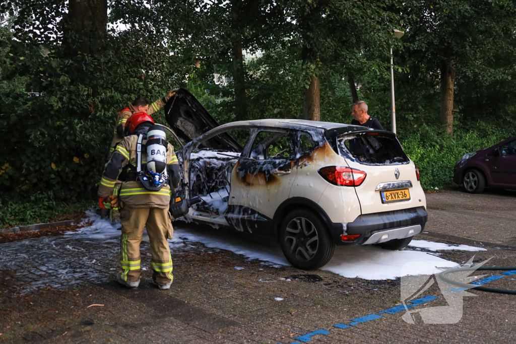 Gezochte auto na overval uitgebrand