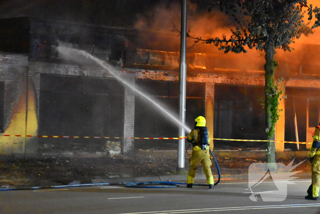 Forse rookontwikkeling bij uitslaande brand bij leegstaand pand