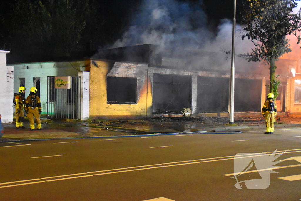 Forse rookontwikkeling bij uitslaande brand bij leegstaand pand