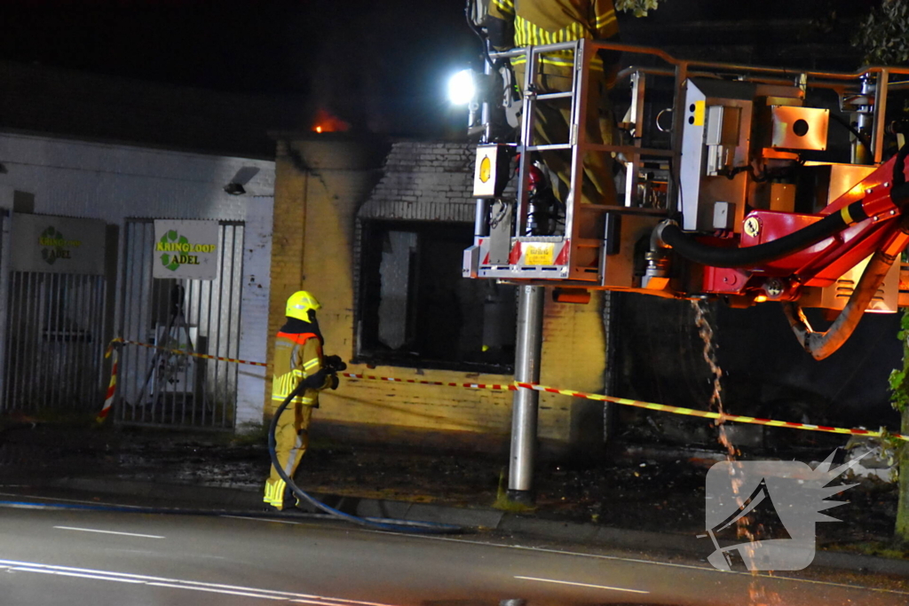 Forse rookontwikkeling bij uitslaande brand bij leegstaand pand