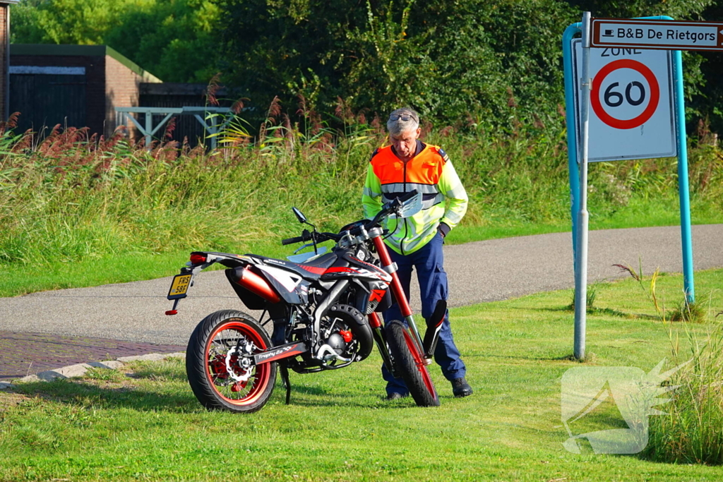 Brommerrijder naar ziekenhuis na aanrijding met auto