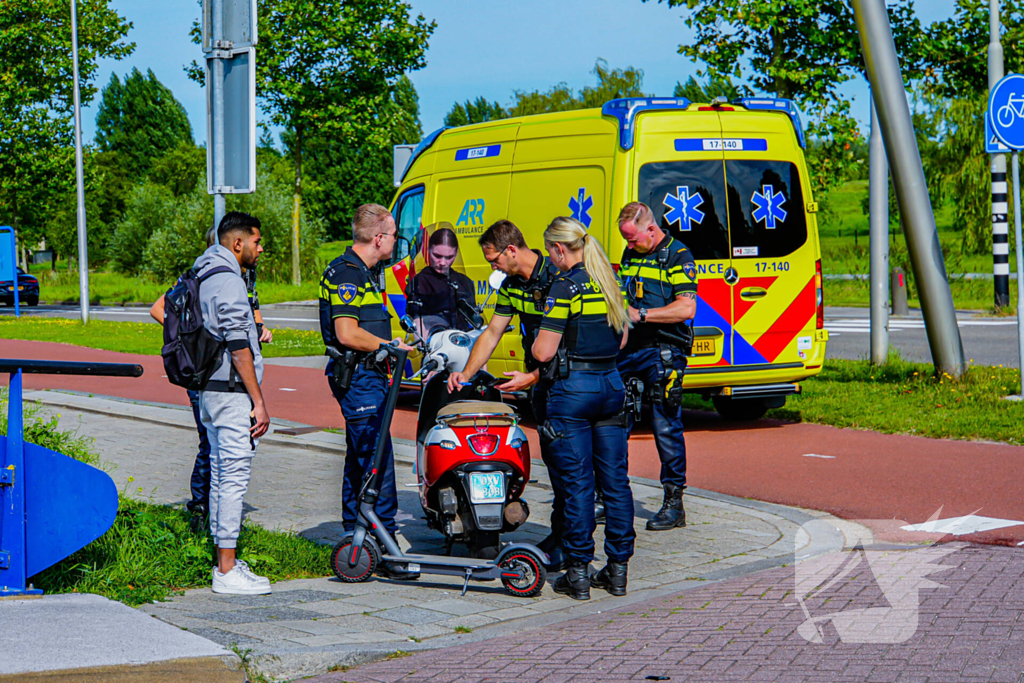 Bestuurster scooter gewond bij botsing met step