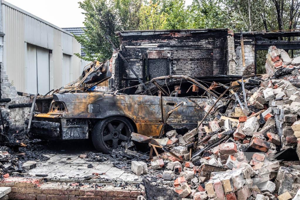 Veel schade dag na grote brand in leegstaand pand