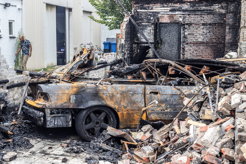 Veel schade dag na grote brand in leegstaand pand