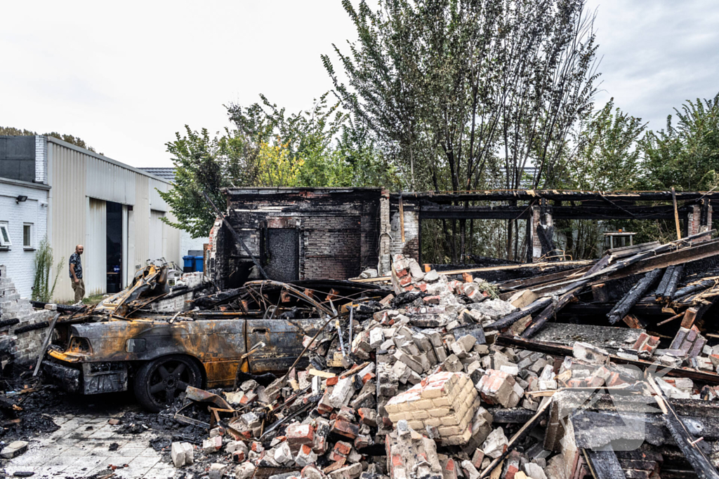 Veel schade dag na grote brand in leegstaand pand