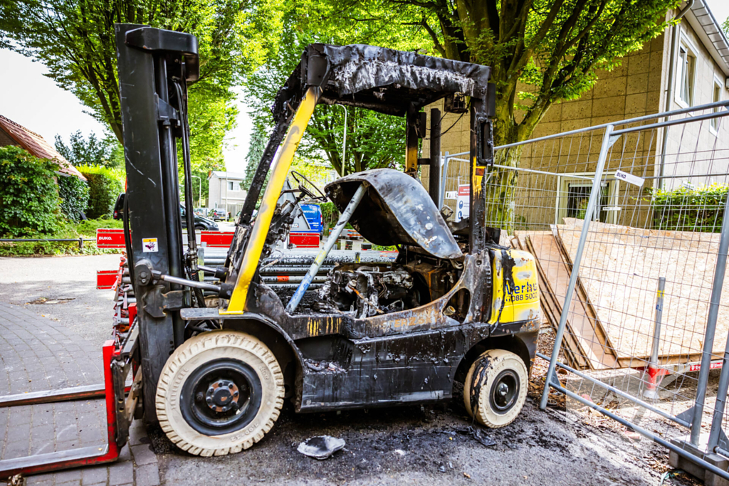 Werklui gedupeerd door afgebrande vorkheftruck