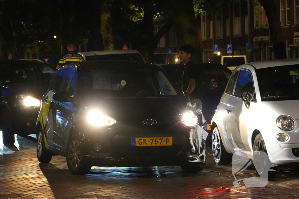 Dronken automobilist rijdt tegen drie geparkeerde voertuigen