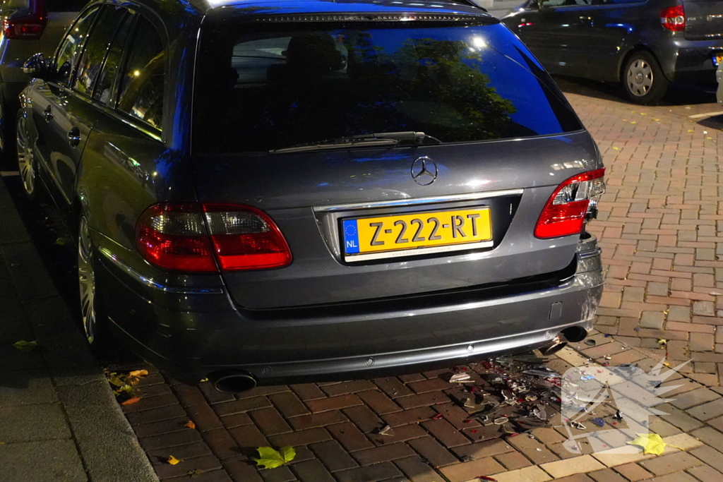 Dronken automobilist rijdt tegen drie geparkeerde voertuigen