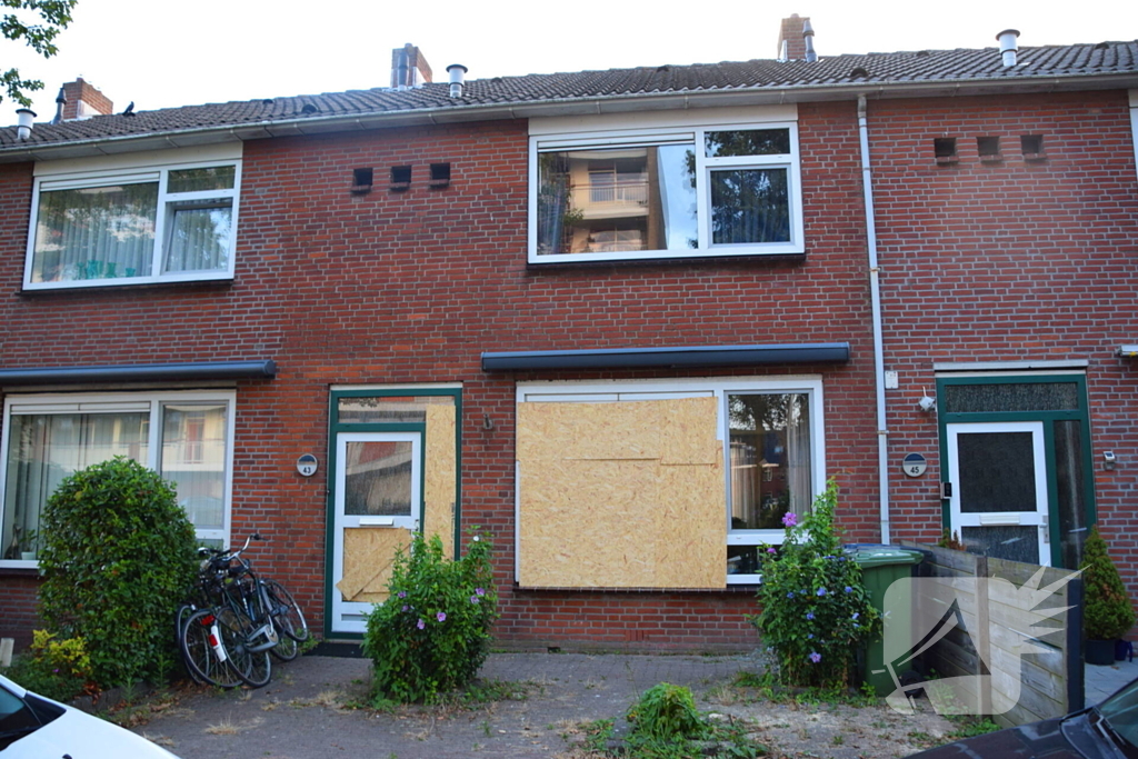 Arrestatieteam bestormt woning