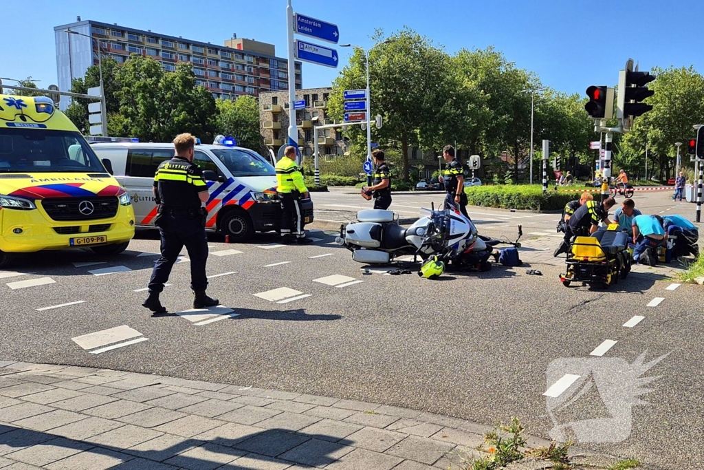 Fietser geschept door motorrijder politie