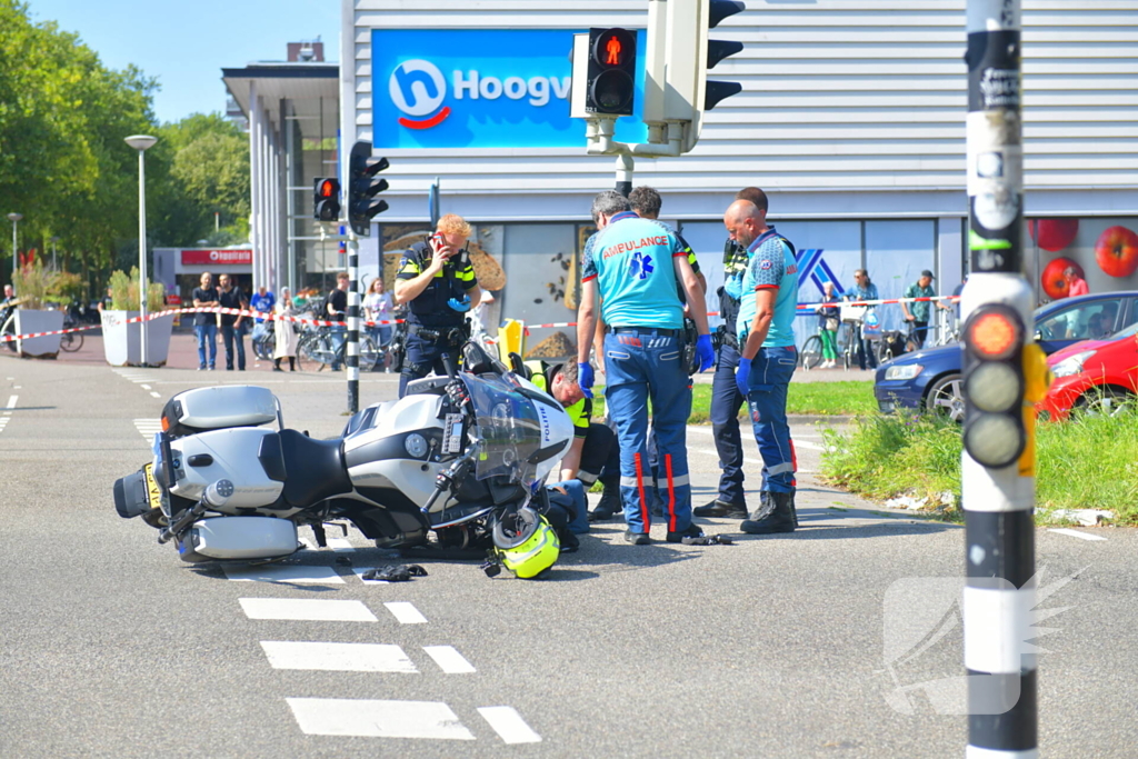 Fietser geschept door motorrijder politie